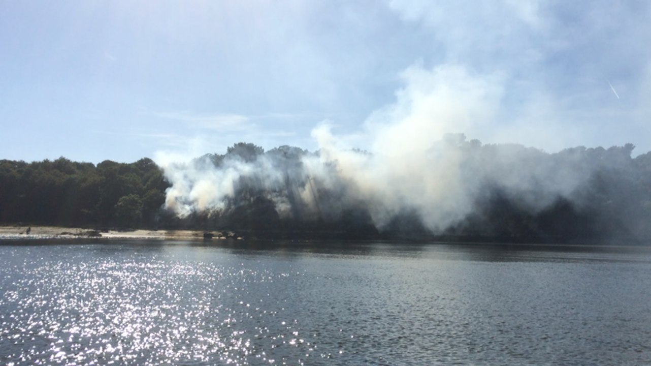 Feu de landes près du pont Saint-Maurice