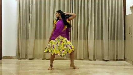 Hot Dancer with Daaru peeke dance