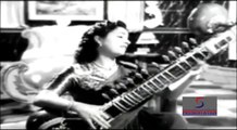 PARCHHAIYAN (1952) - Mohabbat Hi Na Jo Samjhe Woh Zalim Pyar Kya Jane - (Talat Mahmood)