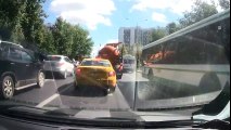 ¡Explota un camión lleno de excrementos humanos en Moscú!