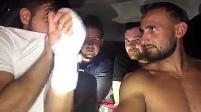 C'est la blague le plus drôle ou le rire du mec à la fin ? LOL