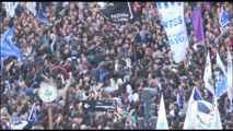 Argentinos arropan a Madres de Plaza de Mayo en su ronda 2.000