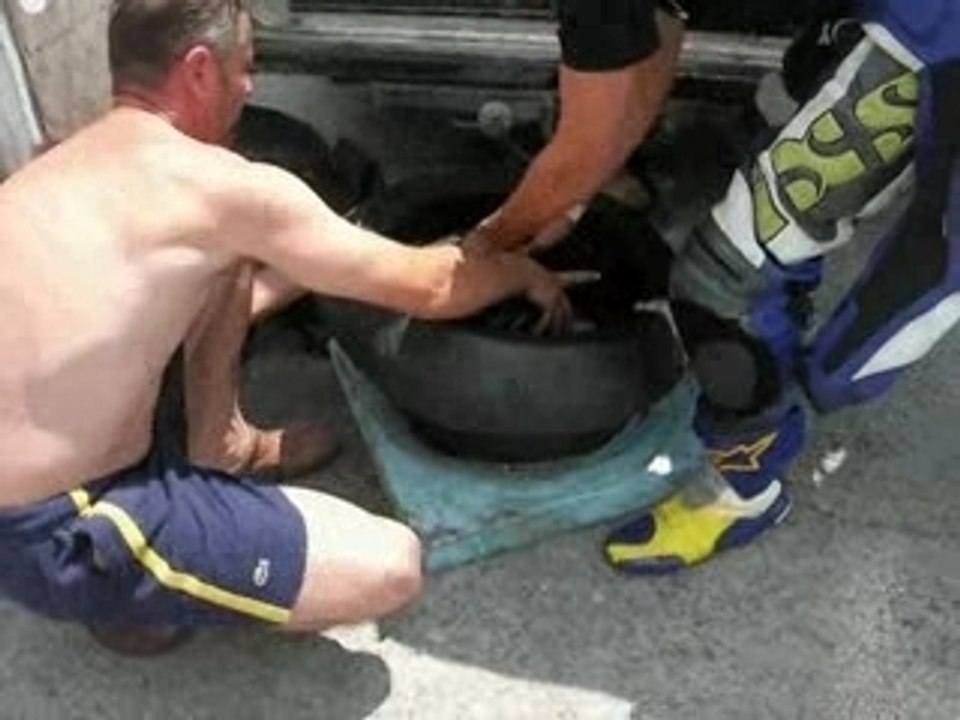 changement pneu r1 par seblechieur