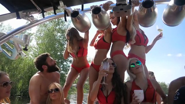 Dan Bilzerian en vacances avec ses copines