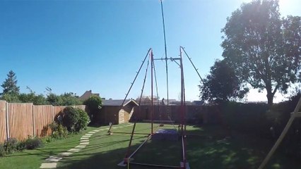 La balançoire 360° géante de Colin Furze