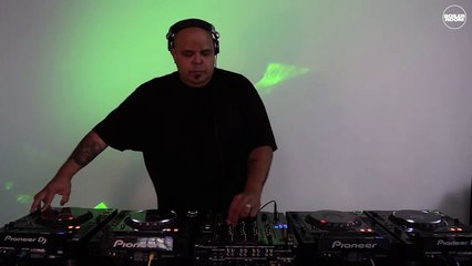 Скачать видео: Dj Sneak - Live @ Boiler Room Berlin Studio [07.07.2016] (Deep, Disco, Jackin House) (Teaser)