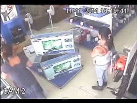 aunty hideing the plazma tv in her legs