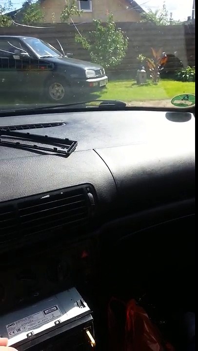 3x Mystery mo 12 s breaking front window Lithuania