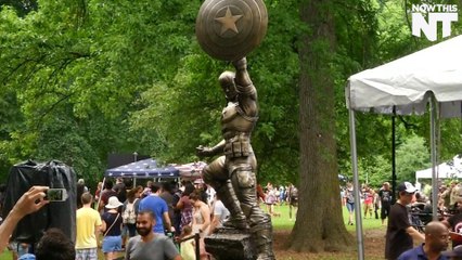 Captain America Statue Arrives Brooklyn