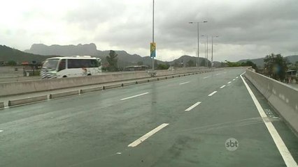 Ônibus com jornalistas da Olimpíada é atacado no Rio de Janeiro
