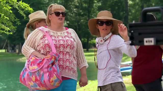 Pitch Perfect 2 - Featurette Elizabeth Banks (6) VO