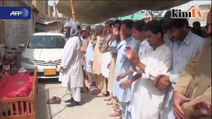 Mangsa serangan bom bunuh diri dikebumi, keluarga bersedih