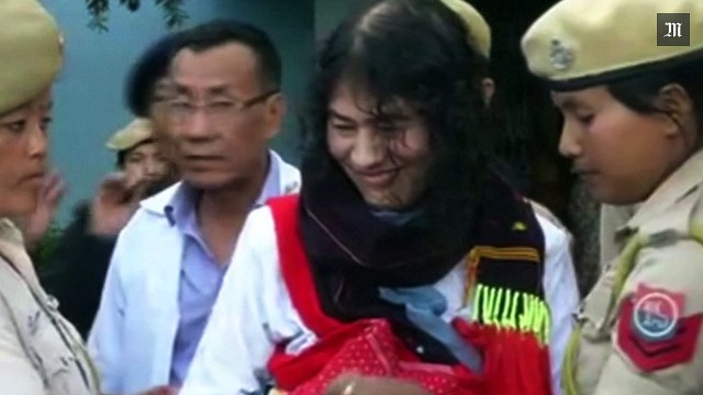 Une militante indienne des droits de l’homme met fin à seize ans de grève de la faim