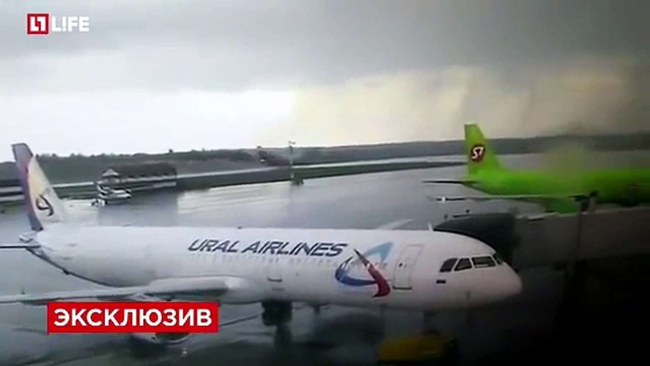 Plane landing rolls beyond the runway in Ufa