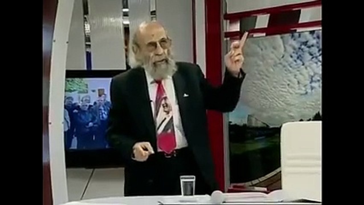 Şiir Okurken Kendini Kaybeden Amca