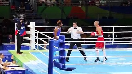 Torcida brasileira canta Brasília Amarela para atleta do Equador
