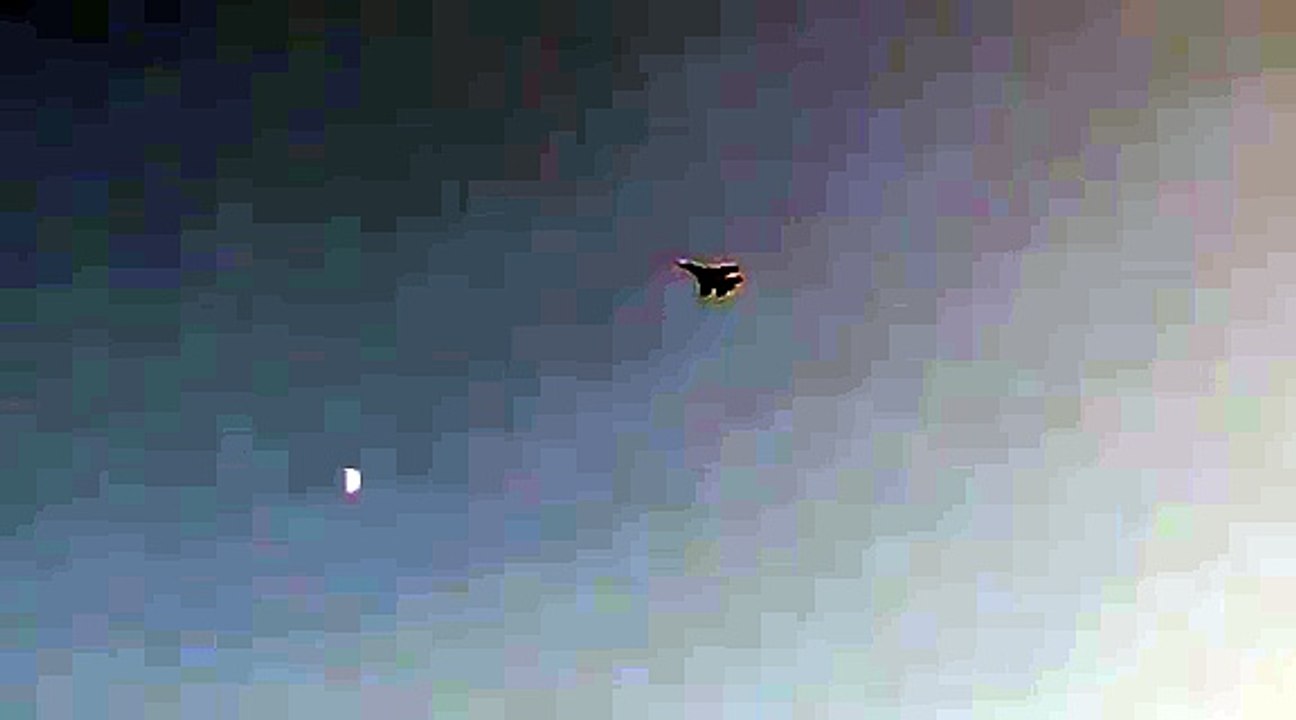 Russian fighter jets over the Crimean beach