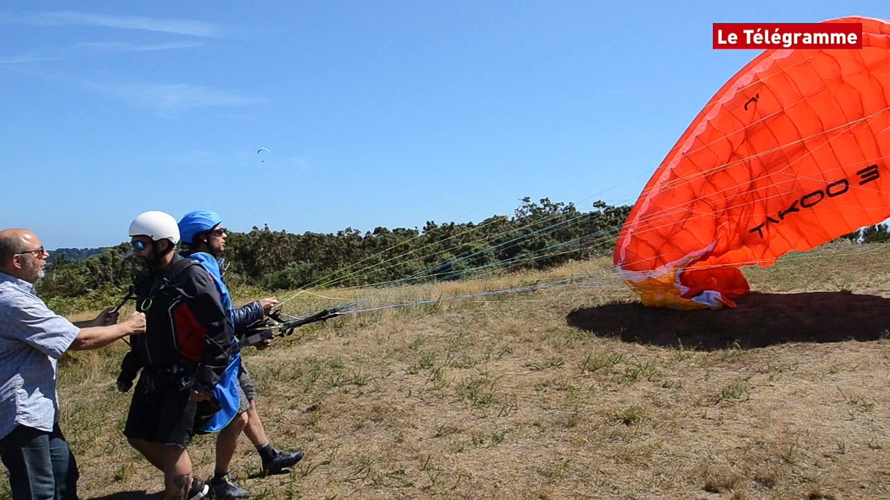 Plouézec (22). baptêmes de parapente