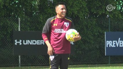 Cueva supera 'trollagem' de companheiros e faz belos gols de falta no São Paulo