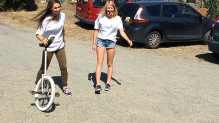 L'équipe de monocycle de Cirqu'en Retz fait une démonstration