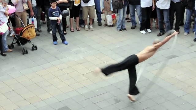 Amazing Taiwan Coolest Street Performer - The Ring Man!!!!!