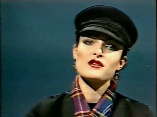 Download Video: SIOUXSIE & THE BANSHEES – Siouxsie i/v ('Good Evening Ulster' show, Ulster TV, Northern Ireland,  15 Oct 1980)