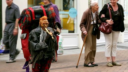 AWESOME STREET PERFORMER