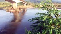 Fotógrafo se salvó de caer a una laguna llena de cocodrilos