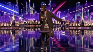 Tape Face- Strange Mime Uses Howie Mandel in Musical Act - America's Got Talent 2016