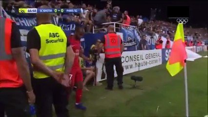 Lucas prend un coup de bâton en tirant un corner