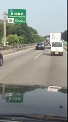 東名高速でヤバ過ぎる運転をするプリウス 【マジキチ】 2016年8月11日 【Twitterで話題】