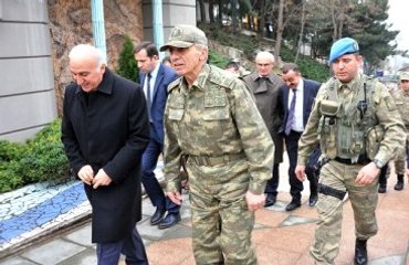 Mendi'nin Emir Subayı: Jandarma Bölge Komutanı, Mendi'ye Silah Doğrulttu