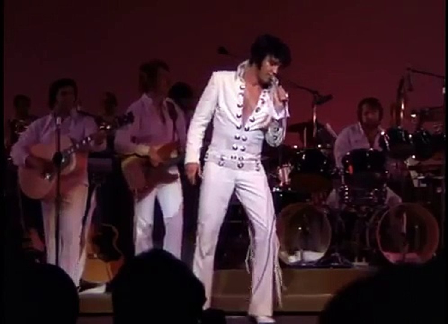 Elvis Presley * Suspicious Minds Live in Las Vegas * By Skutnik Michel -  Vidéo Dailymotion
