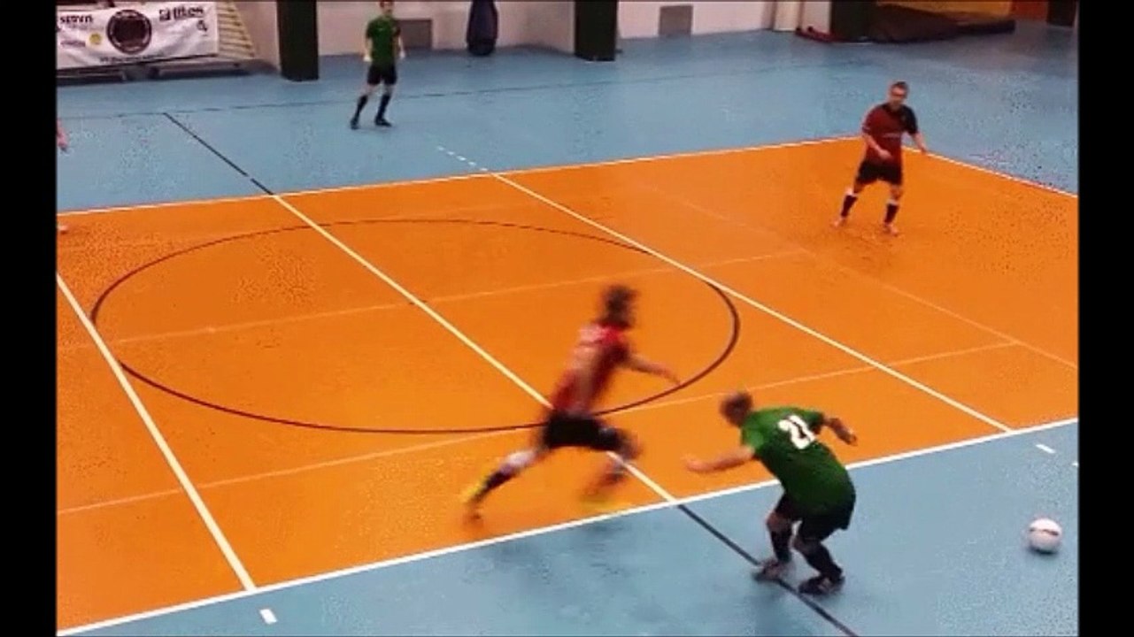 Hilarious Fail In Futsal!
