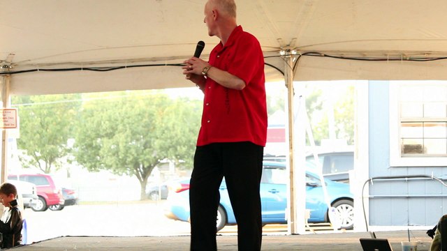 Chris Drummond sings 'Western Union' Elvis Week 2016