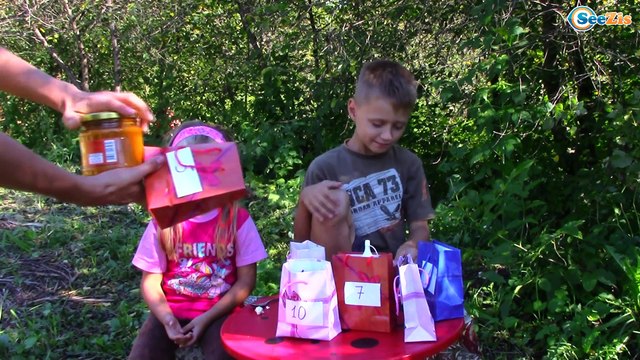 ВЫЗОВ ПРИНЯТ! Челлендж Cъешь или Надень на Голову! Игорек и Ярослава - EAT IT OR WEAR IT CHALLENGE