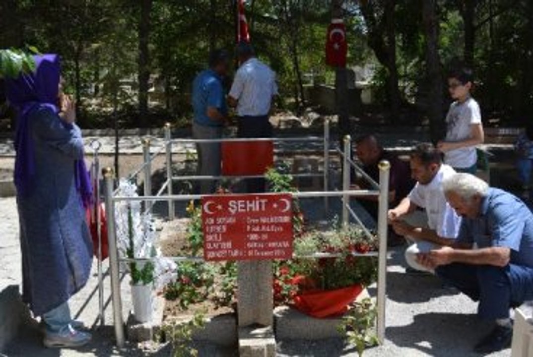 Niğde Kahraman Askerin Mezarını 100 Bin Kişi Ziyaret Etti
