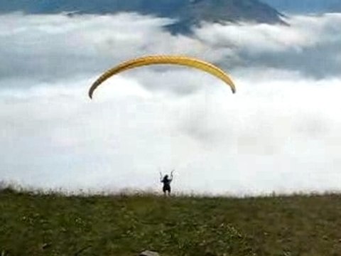 Decollage parapente (2) Luchon Superbagnere pyrenees