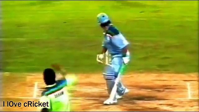 Indian vs Pakistani Bowlers ●● Deadly Swing Bowling in Cricket History updated