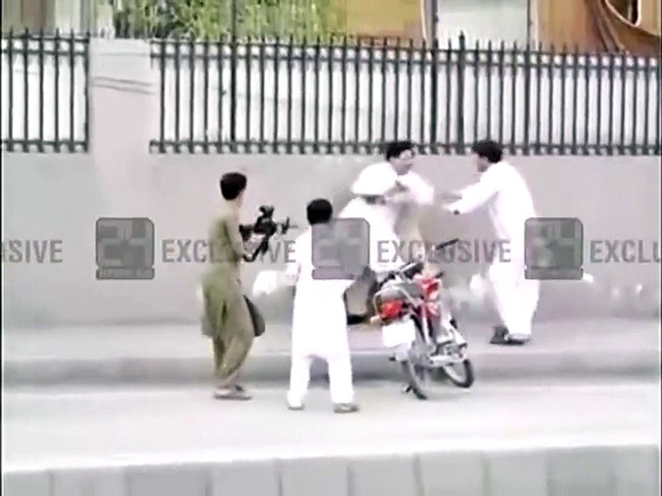 Shocking Incident on the Road of Peshawar Will Shock You