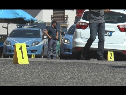 Napoli - Agguato al Rione Traiano: feriti un 19enne e una donna (11.08.16)