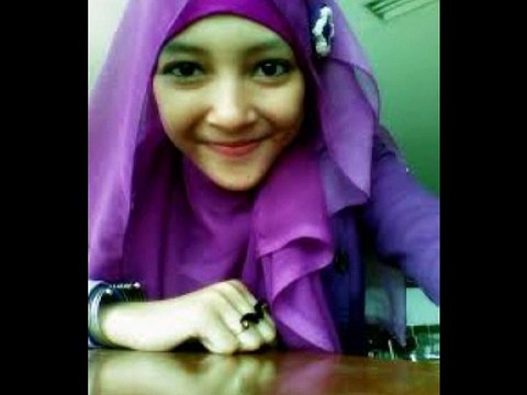 pretty girl using hijab