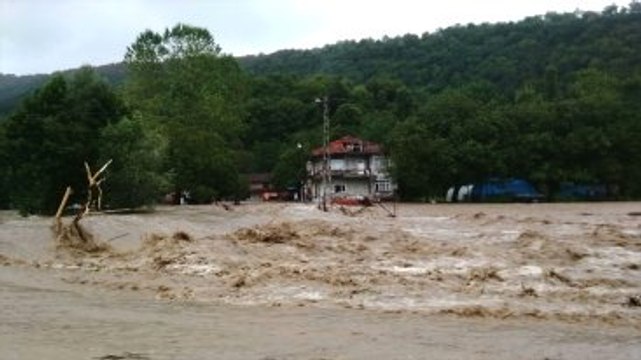 Bartın Felaketi Yaşıyor! Sel Suları 3 Katlı Binayı Böyle Yıktı