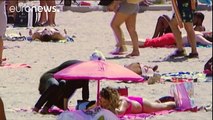 La ciudad francesa de Cannes prohíbe el burkini en sus playas