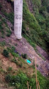 Ces 2 ouvriers ont frôlé la mort de très très près !