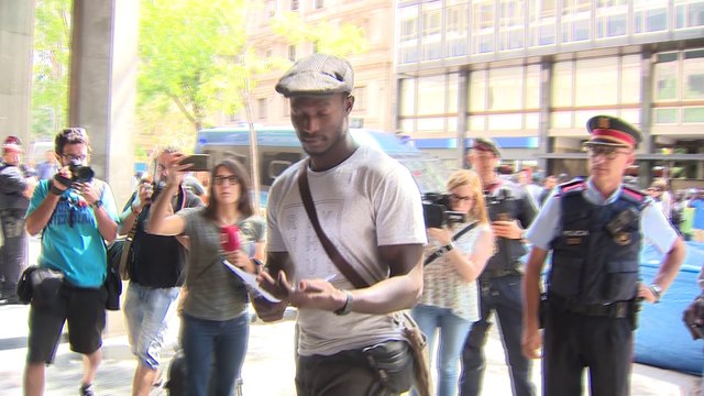 Manteros en Barcelona: Vender para comer no es delito