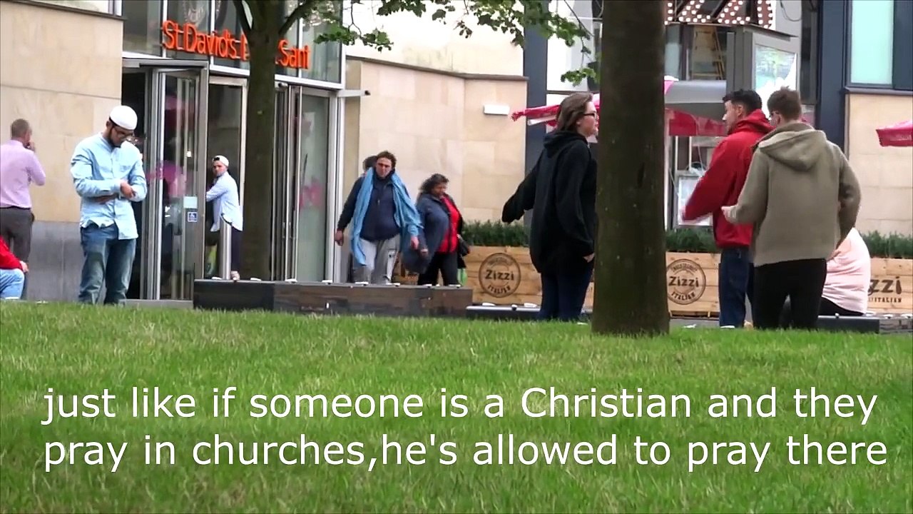 MUSLIM WHILE PRAYING (SOCIAL EXPERIMENT)