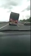 الانسان يلقي بنفسه الى التهلكة