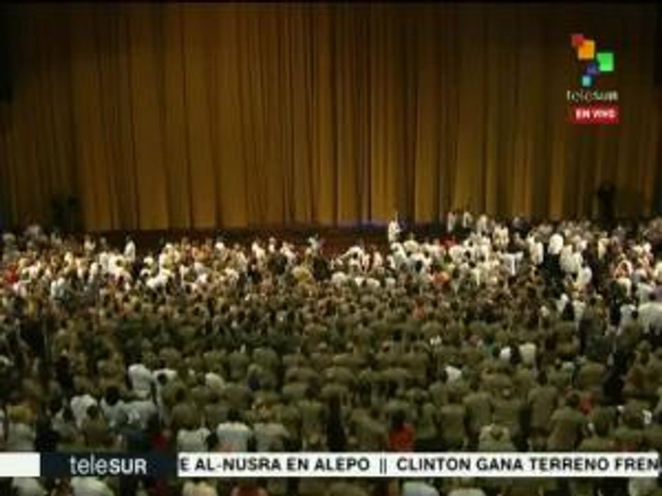 Fidel Castro asiste a gala cultural con motivo de su cumpleaños 90