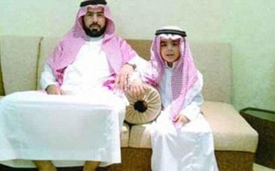 Saudia Man With His Childrens Watch Video